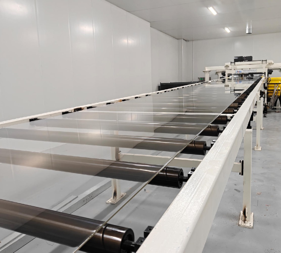 历史性突破！深艺隆（惠州）首块自主有机板材成功下线